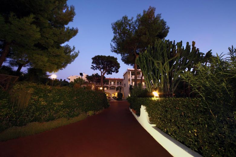 Hotel Hermitage & Park Terme - mese di Aprile - Hotel Hermitage - Viale Principale